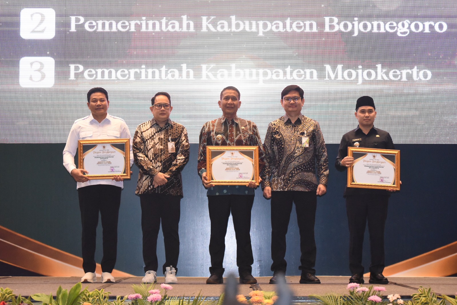 Pemkab Sidoarjo Raih Penghargaan Jamsostek Award, Bupati Subandi Siapkan Program Satu ASN Melindungi Satu Pekerja Rentan