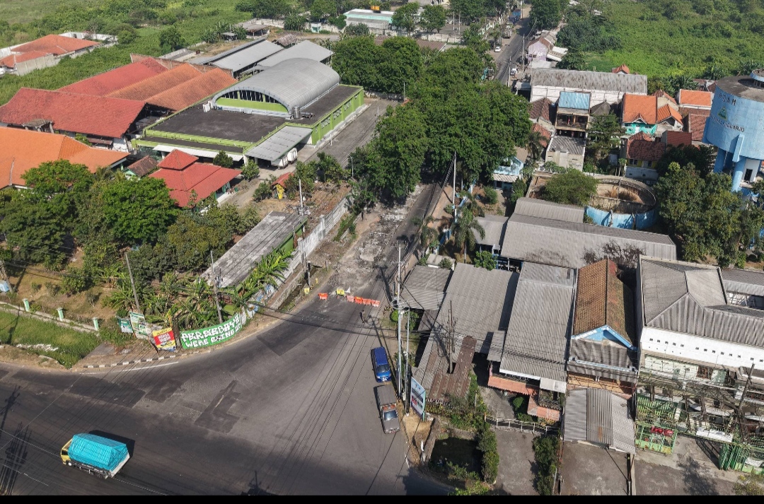 Baru Mulai Sudah Telat, Pelaksana Proyek Jalan Beton Kena Semprot Bupati Subandi